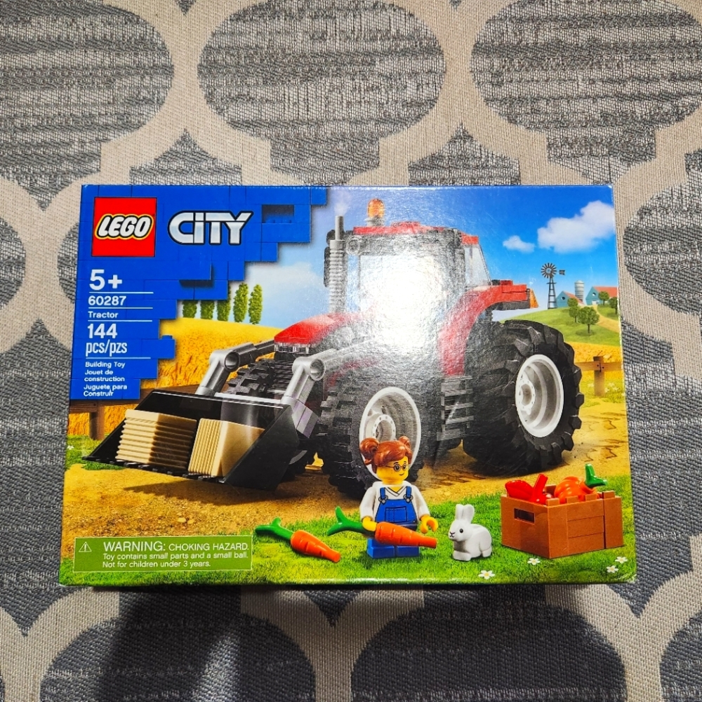 NEW LEGO City Tractor 60287 144 pcs 5+